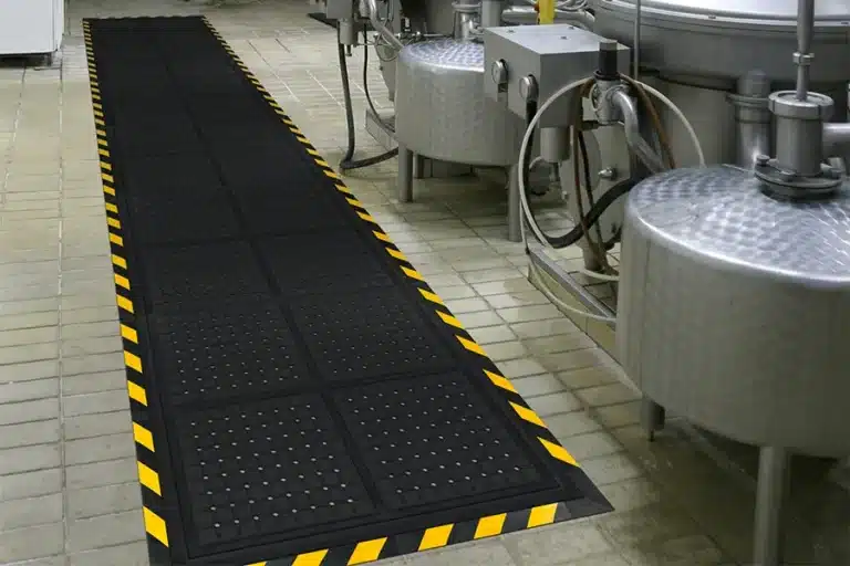 Hog Heaven III Drainable Linkable - in place - yellow striped border - web