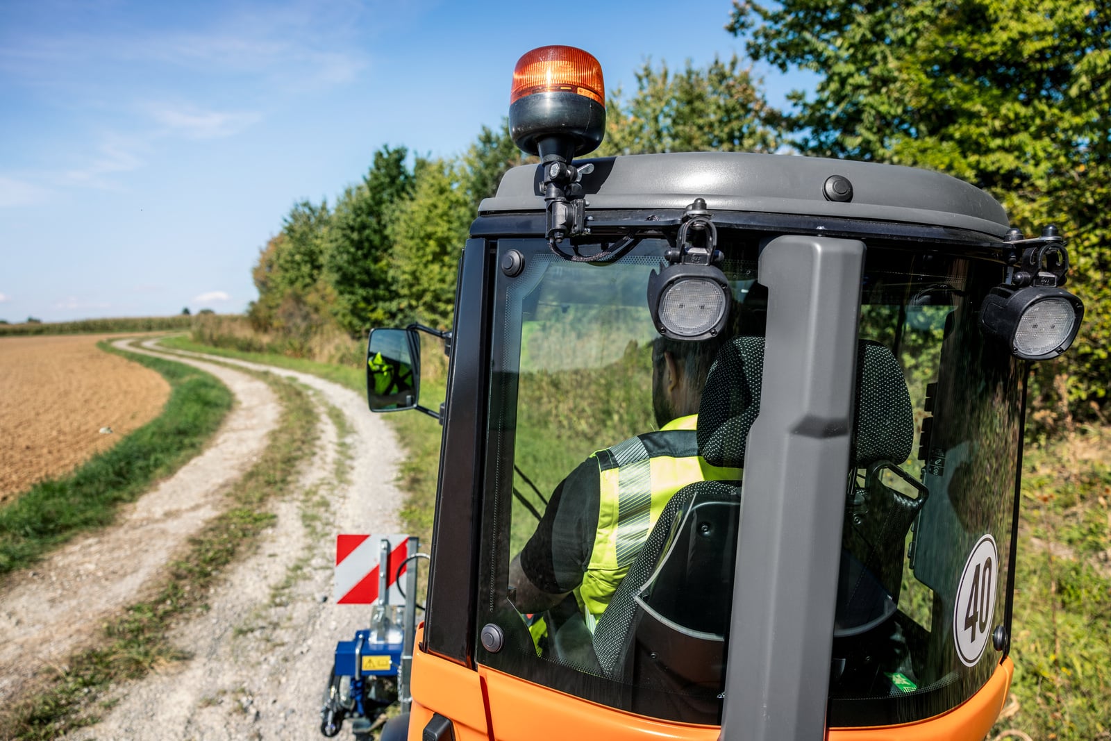 Holder_C_70_municipal_sickle_bar_mower_puplic_services_green_areas_app_03_CI20-Screen