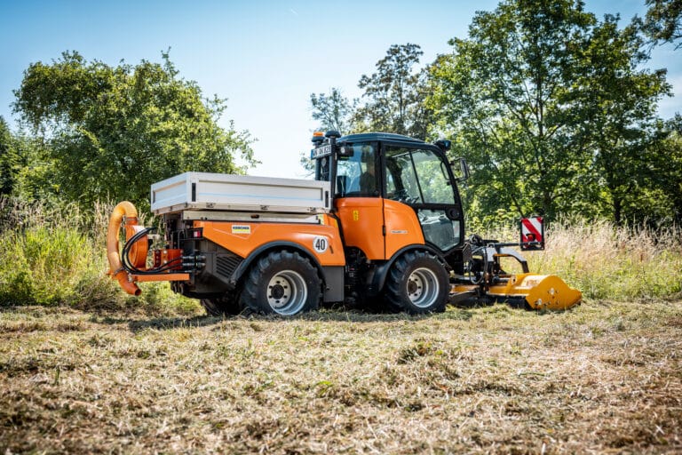 Holder_S_130_green_care_mulching_municipal_puplic_services_lawn_app_04_CI20-Screen