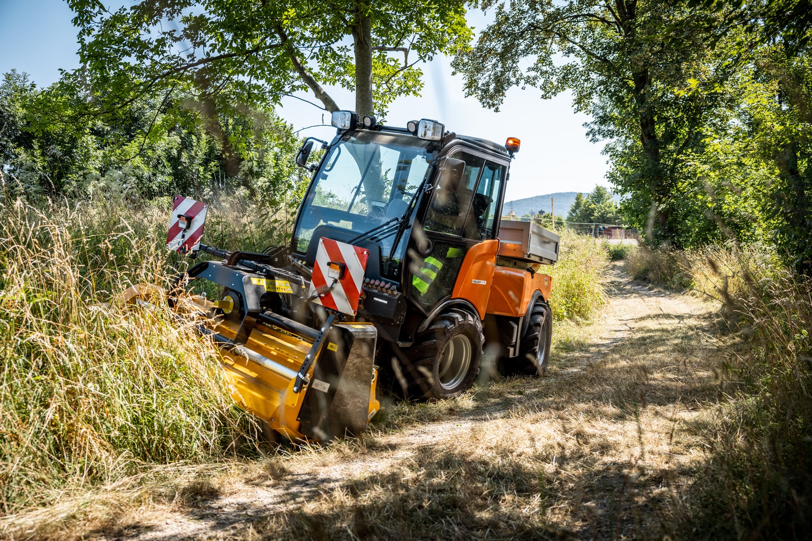 Holder_S_130_green_care_mulching_municipal_puplic_services_lawn_app_05_CI20-Screen
