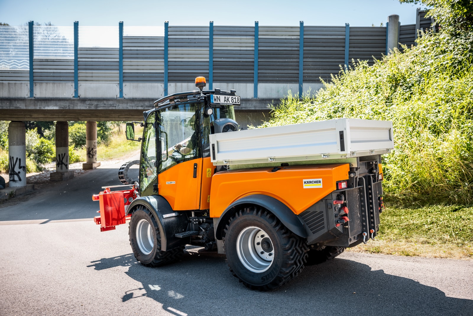 Holder_S_75_green_care_flail_arm_mulcher_municipal_puplic_services_field_path_app_07_CI20-Screen