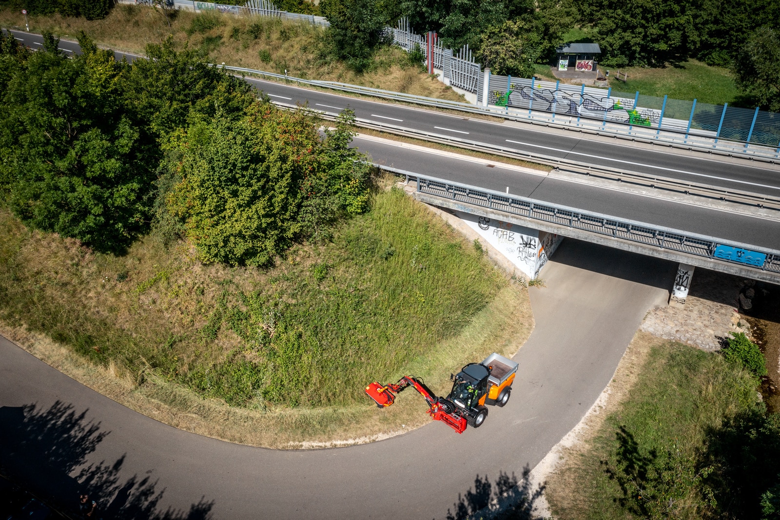 Holder_S_75_green_care_flail_arm_mulcher_municipal_puplic_services_field_path_app_12_CI20-Screen