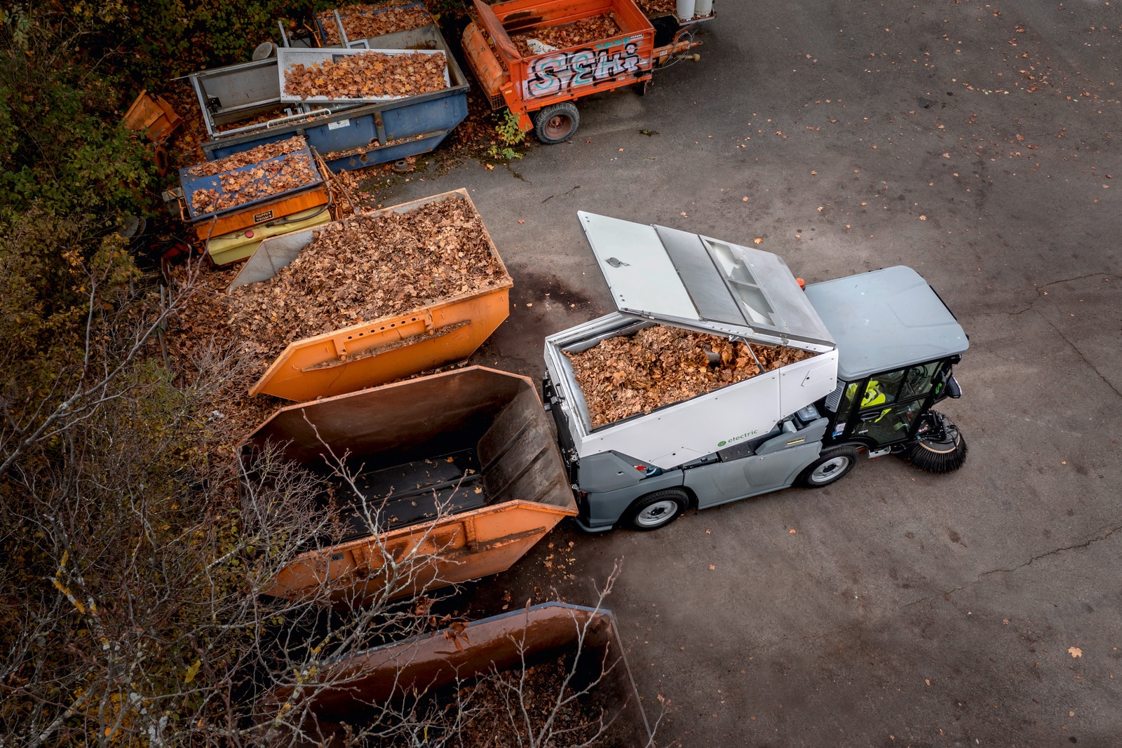 MC_250_e!ectric_waste_container_municipal_city_app_01_CI20-Screen